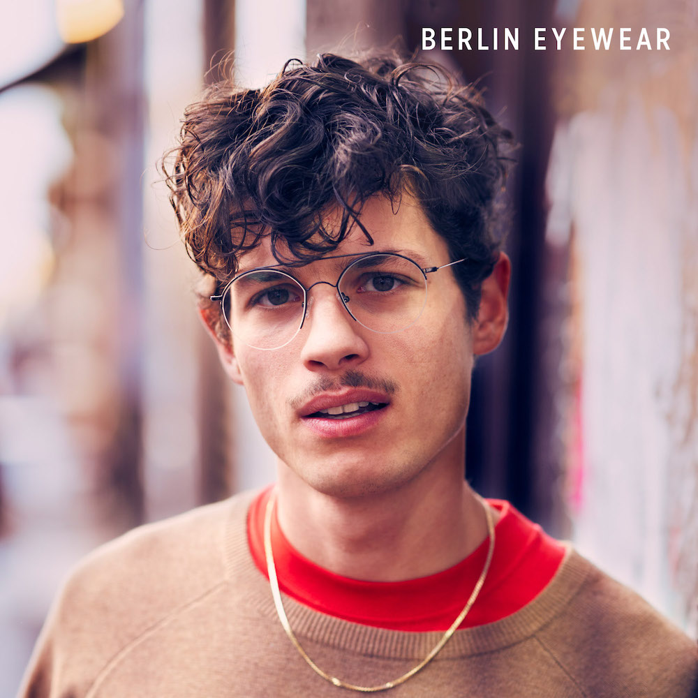 Junger Mann mit Brille von Berlin Eyewear